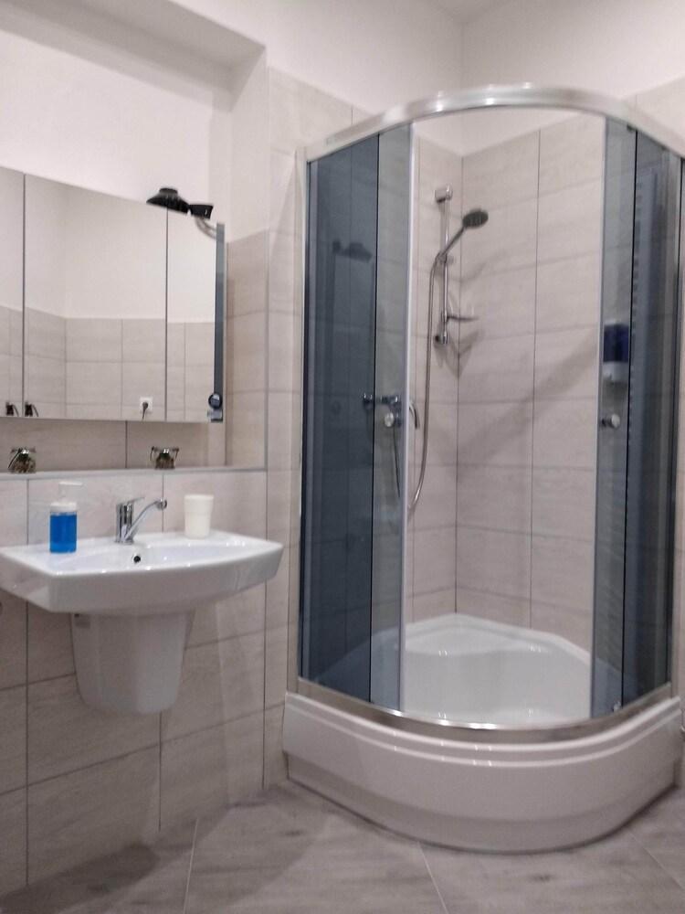 Kate & Jenny Apartments - Cosy Place In The City Center Братислава Экстерьер фото