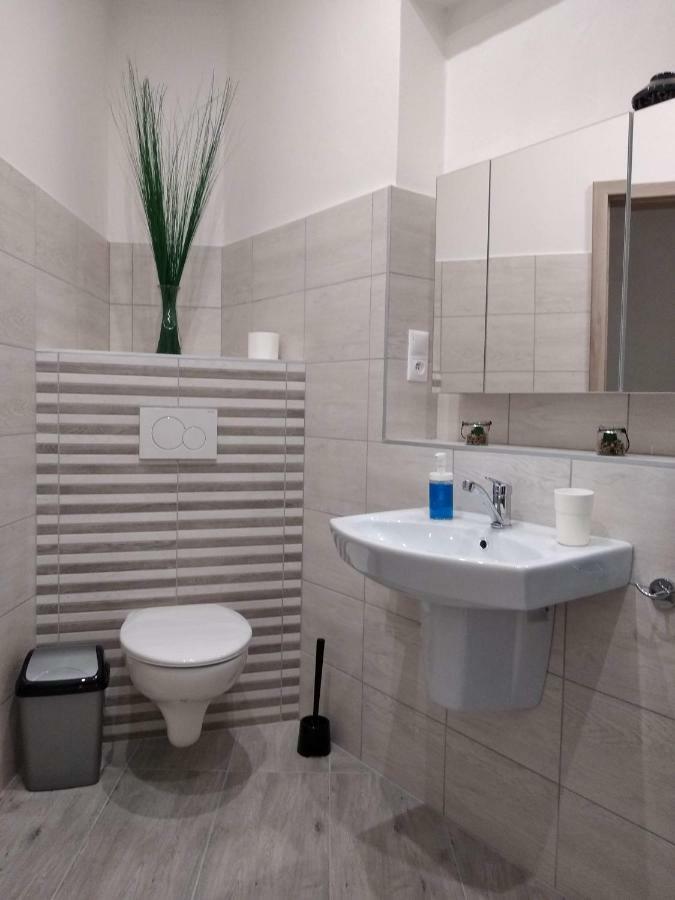 Kate & Jenny Apartments - Cosy Place In The City Center Братислава Экстерьер фото