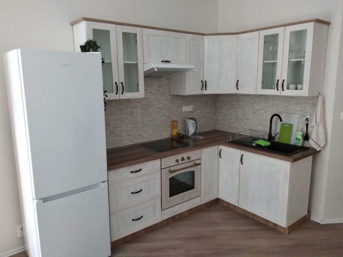 Kate & Jenny Apartments - Cosy Place In The City Center Братислава Экстерьер фото